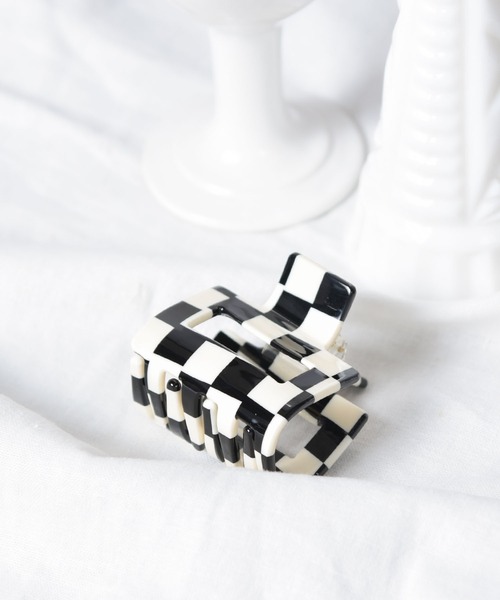 CALIFORNIA OUTFITTERS（カリフォルニア アウトフィッターズ）の「【LULKA（ルールカ）】ブロックチェックヘアクリップ サークルヘアクリップ（バレッタ/ヘアクリップ・レディース・ブラック系その他/ブラック系その他2/ブラック系その他3/ブラック系その他5/ブラック系その他4・ONE SIZE）」の6枚目の写真