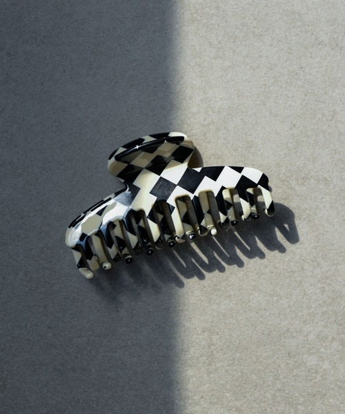 CALIFORNIA OUTFITTERS（カリフォルニア アウトフィッターズ）の「【LULKA（ルールカ）】ブロックチェックヘアクリップ サークルヘアクリップ（バレッタ/ヘアクリップ・レディース・ブラック系その他/ブラック系その他2/ブラック系その他3/ブラック系その他5/ブラック系その他4・ONE SIZE）」の12枚目の写真