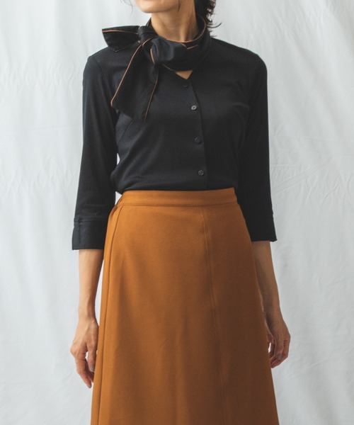 NARACAMICIE（ナラカミーチェ）の「60スムースリボンタイブラウス（Tシャツ/カットソー・レディース・ホワイト/ブラック/ベージュ・SMALL/MEDIUM/LARGE/XX-LARGE/X-LARGE）」の2枚目の写真