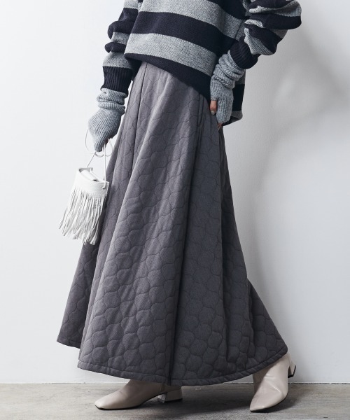 CHIC STYLE(シックスタイル)の「キルティングマキシフレアスカート <大きいサイズ有>シックスタイル (スカート・レディース・グレー/ブラック・4L/L/5L/LL/3L/6L/M)」の1枚目の写真