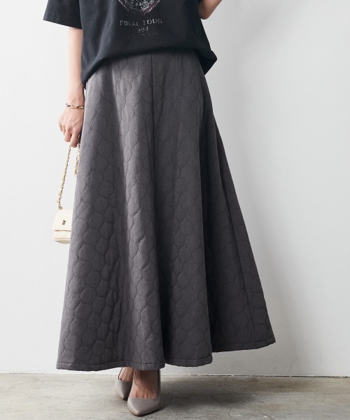 CHIC STYLE(シックスタイル)の「キルティングマキシフレアスカート <大きいサイズ有>シックスタイル (スカート・レディース・グレー/ブラック・4L/L/5L/LL/3L/6L/M)」の5枚目の写真