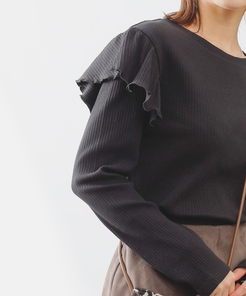 COLONY 2139（コロニートゥーワンスリーナイン）の「ランダムテレコ肩フリル長袖Tシャツ（Tシャツ/カットソー・レディース・アイボリー/ブルー/ブラック・SMALL/MEDIUM）」の13枚目の写真