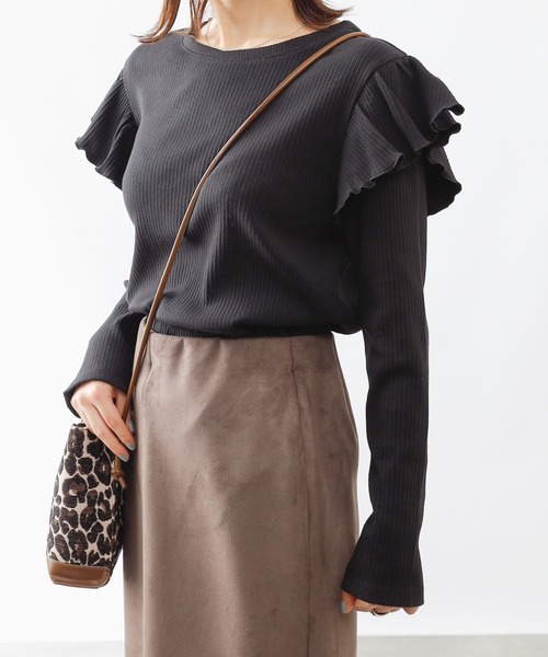 COLONY 2139（コロニートゥーワンスリーナイン）の「ランダムテレコ肩フリル長袖Tシャツ（Tシャツ/カットソー・レディース・アイボリー/ブルー/ブラック・SMALL/MEDIUM）」の14枚目の写真