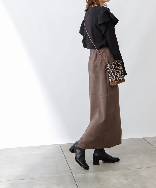 COLONY 2139（コロニートゥーワンスリーナイン）の「ランダムテレコ肩フリル長袖Tシャツ（Tシャツ/カットソー・レディース・アイボリー/ブルー/ブラック・SMALL/MEDIUM）」の17枚目の写真