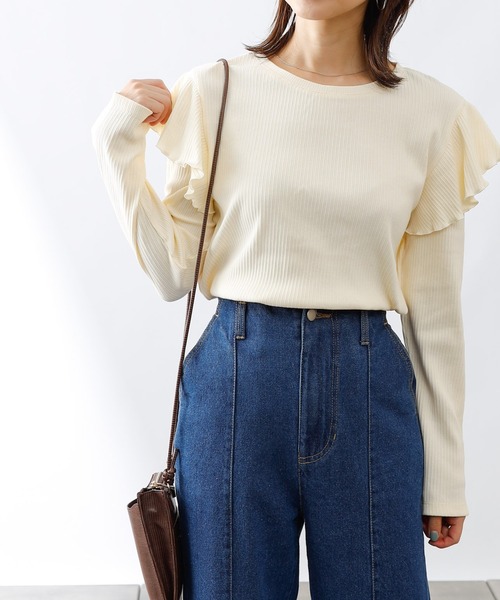 COLONY 2139（コロニートゥーワンスリーナイン）の「ランダムテレコ肩フリル長袖Tシャツ（Tシャツ/カットソー・レディース・アイボリー/ブルー/ブラック・SMALL/MEDIUM）」の8枚目の写真