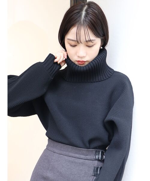 MURUA（ムルーア）の「BIGタートルニットプルオーバー（ニット/セーター・レディース・ブラック/ブルー/ブラウン/モカ/アイボリー・FREE）」の2枚目の写真