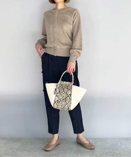 PICCIN（ピッチン）の「パール付き柄編みカーディガン（カーディガン/ボレロ・レディース・ブラック/グレー/オフホワイト/ブルー/グレイッシュベージュ・M）」の9枚目の写真