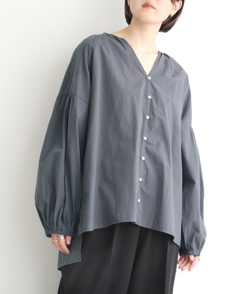 notch.(ノッチ)の「キーネックギャザーブラウス(シャツ/ブラウス・レディース・ブラック/オフホワイト・M)」の18枚目の写真