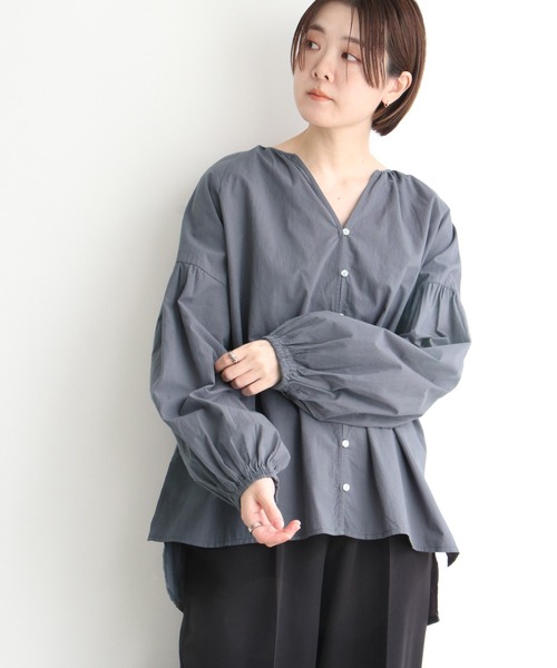 notch.(ノッチ)の「キーネックギャザーブラウス(シャツ/ブラウス・レディース・ブラック/オフホワイト・M)」の16枚目の写真