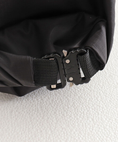 GLOSTER（グロスター）の「【GLOSTER/グロスター】コーデュラリップ ポーチM（ショルダーバッグ・メンズ・ブラック/ライトグレー・FREE）」の11枚目の写真