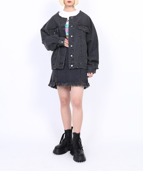 PUNYUS（プニュズ）の「フリンジデニムミニスカート（デニムスカート・レディース・ライトブルー/ブラック・1/2/3/4）」の8枚目の写真