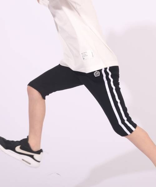 BABYDOLL（ベビードール）の「通販限定カラーあり ウルトラストレッチ6分丈ハーフパンツ [無地] 6311K キッズ 男の子 女の子（その他パンツ・キッズ・ロイヤルブルー/ホワイト×ブラック/ストーン/イエロー/ライトグリーン/ブルー系その他2/ブラウン系その他/ベビーピンク/バイオレット/ブルー/コーラルピンク/ブラック系2/ブラック系その他/パープル/ホワイト系1/グリーン/グレー/ライトピンク/ネイビー/ブラック×ホワイト/イエロー系1・140cm/130cm/100cm/110cm/120cm/150cm/90cm/80ｃｍ）」の5枚目の写真