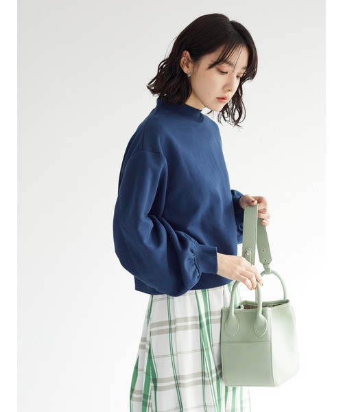 KBF(ケイビーエフ)の「KBF.ガス焼きプチハイネック裏毛プルオーバー(スウェット・レディース・ネイビー/ピンク/グリーン/アイボリー・FREE)」の6枚目の写真