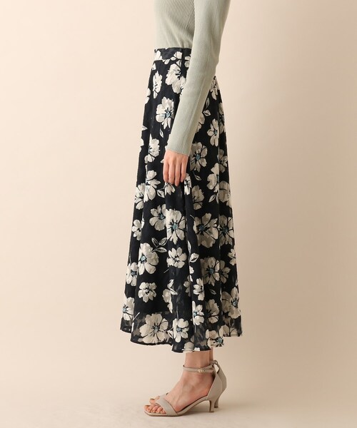 OPAQUE.CLIP（オペークドットクリップ）の「◆フラワージャカードフレアスカート（スカート・レディース・ホワイト系9/ホワイト系3/ブルー系5/ネイビー系・38/36）」の6枚目の写真