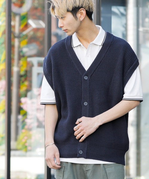 Beno（ビーノ）の「ハイバルキー 片畦編み ビッグ カーディガンベスト（ベスト・メンズ・チャコールグレー/ケリー/ホワイト/ライトグレー/マスタード/グレイッシュベージュ/グレイッシュブルー/ブラウン/ネイビー/ブラック・L/LL/M）」の9枚目の写真