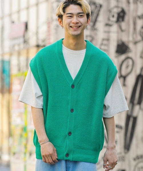 Beno（ビーノ）の「ハイバルキー 片畦編み ビッグ カーディガンベスト（ベスト・メンズ・チャコールグレー/ケリー/ホワイト/ライトグレー/マスタード/グレイッシュベージュ/グレイッシュブルー/ブラウン/ネイビー/ブラック・L/LL/M）」の8枚目の写真