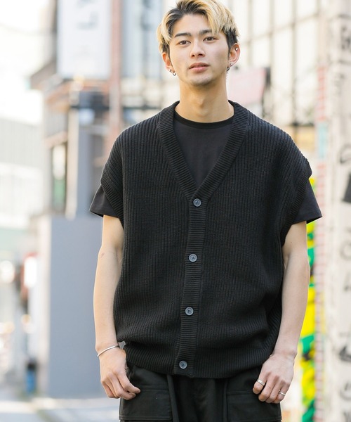 Beno（ビーノ）の「ハイバルキー 片畦編み ビッグ カーディガンベスト（ベスト・メンズ・チャコールグレー/ケリー/ホワイト/ライトグレー/マスタード/グレイッシュベージュ/グレイッシュブルー/ブラウン/ネイビー/ブラック・L/LL/M）」の3枚目の写真