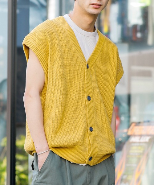 Beno（ビーノ）の「ハイバルキー 片畦編み ビッグ カーディガンベスト（ベスト・メンズ・チャコールグレー/ケリー/ホワイト/ライトグレー/マスタード/グレイッシュベージュ/グレイッシュブルー/ブラウン/ネイビー/ブラック・L/LL/M）」の22枚目の写真