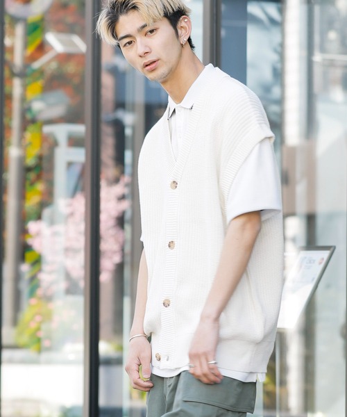 Beno（ビーノ）の「ハイバルキー 片畦編み ビッグ カーディガンベスト（ベスト・メンズ・チャコールグレー/ケリー/ホワイト/ライトグレー/マスタード/グレイッシュベージュ/グレイッシュブルー/ブラウン/ネイビー/ブラック・L/LL/M）」の17枚目の写真