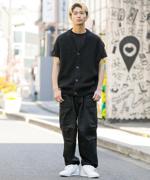 Beno（ビーノ）の「ハイバルキー 片畦編み ビッグ カーディガンベスト（ベスト・メンズ・チャコールグレー/ケリー/ホワイト/ライトグレー/マスタード/グレイッシュベージュ/グレイッシュブルー/ブラウン/ネイビー/ブラック・L/LL/M）」の13枚目の写真