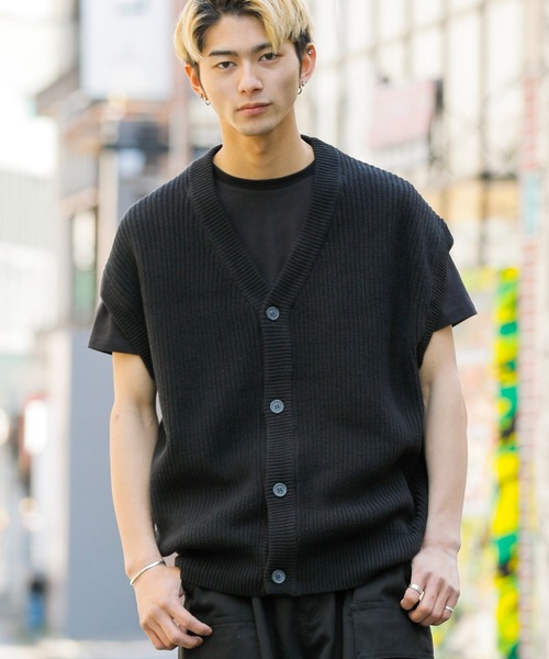 Beno（ビーノ）の「ハイバルキー 片畦編み ビッグ カーディガンベスト（ベスト・メンズ・チャコールグレー/ケリー/ホワイト/ライトグレー/マスタード/グレイッシュベージュ/グレイッシュブルー/ブラウン/ネイビー/ブラック・L/LL/M）」の14枚目の写真