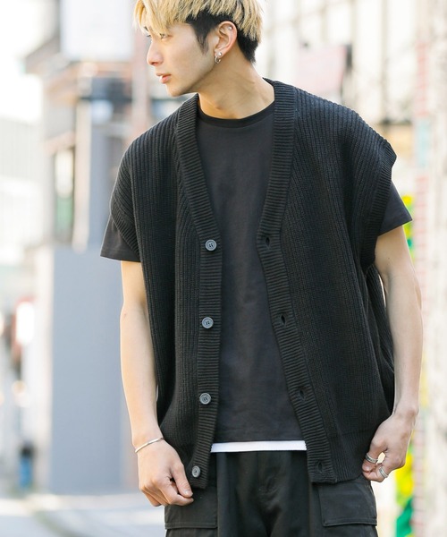 Beno（ビーノ）の「ハイバルキー 片畦編み ビッグ カーディガンベスト（ベスト・メンズ・チャコールグレー/ケリー/ホワイト/ライトグレー/マスタード/グレイッシュベージュ/グレイッシュブルー/ブラウン/ネイビー/ブラック・L/LL/M）」の15枚目の写真