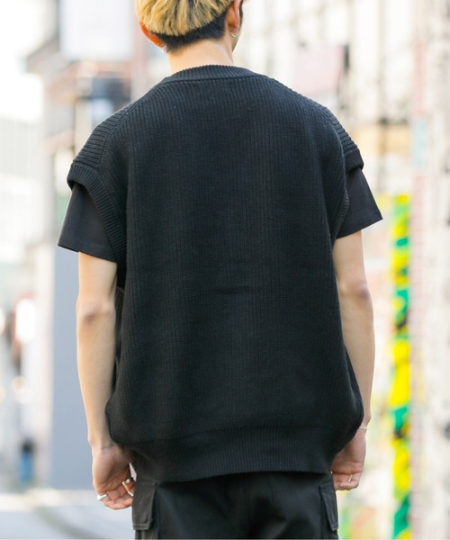 Beno（ビーノ）の「ハイバルキー 片畦編み ビッグ カーディガンベスト（ベスト・メンズ・チャコールグレー/ケリー/ホワイト/ライトグレー/マスタード/グレイッシュベージュ/グレイッシュブルー/ブラウン/ネイビー/ブラック・L/LL/M）」の16枚目の写真