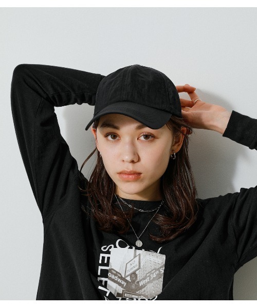 AZUL by moussy（アズールバイマウジー）の「WASHER FINISH LIGHT CAP/ウォッシャーフィニッシュライトキャップ（キャップ・レディース・オレンジ/グリーン/アイボリー/ブラック・FREE）」の13枚目の写真