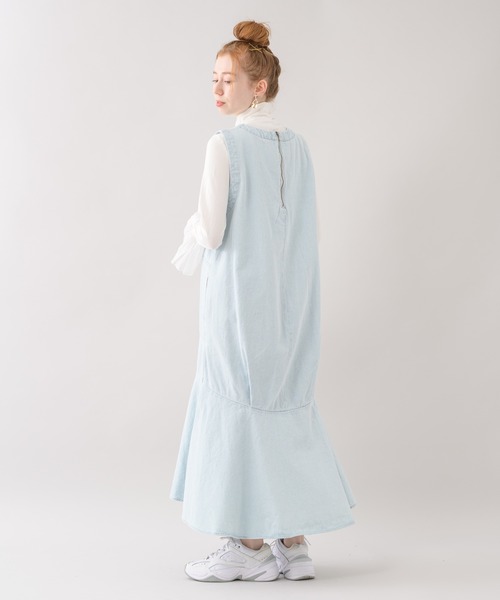 CLOCHE（クロシェ）の「cloche デニムロングフレアワンピース（ジャンパースカート・レディース・ベージュ/ブルー・FREE）」の13枚目の写真