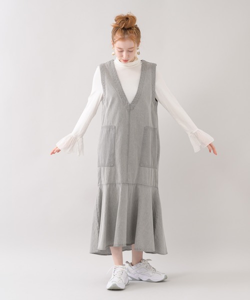 CLOCHE（クロシェ）の「cloche デニムロングフレアワンピース（ジャンパースカート・レディース・ベージュ/ブルー・FREE）」の3枚目の写真