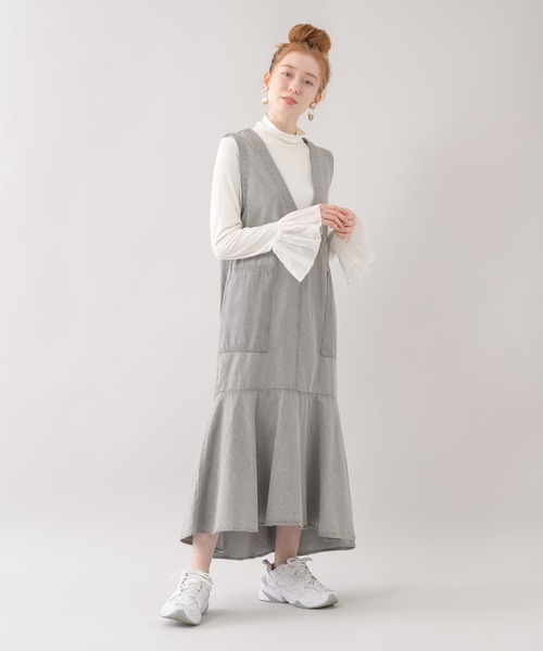 CLOCHE（クロシェ）の「cloche デニムロングフレアワンピース（ジャンパースカート・レディース・ベージュ/ブルー・FREE）」の4枚目の写真