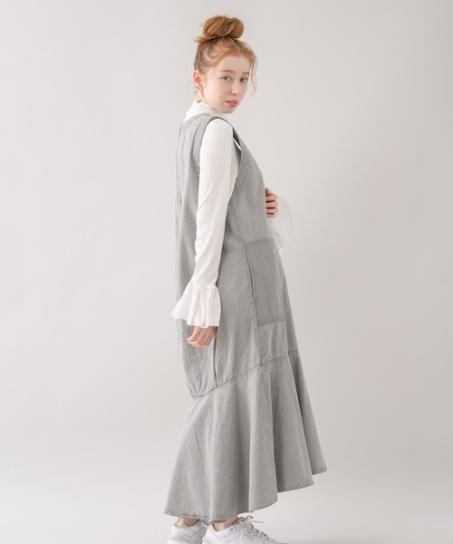 CLOCHE（クロシェ）の「cloche デニムロングフレアワンピース（ジャンパースカート・レディース・ベージュ/ブルー・FREE）」の7枚目の写真