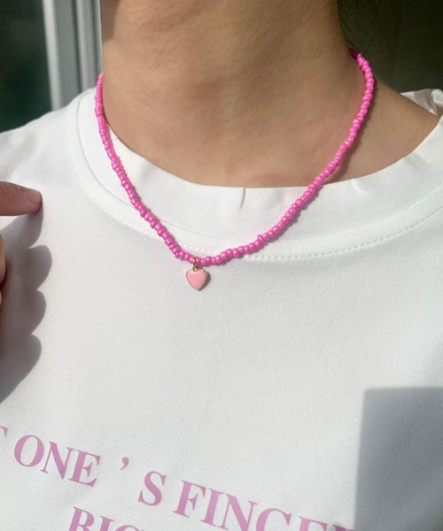 lala Born（ララボーン）の「ハートチャームビーズネックレス