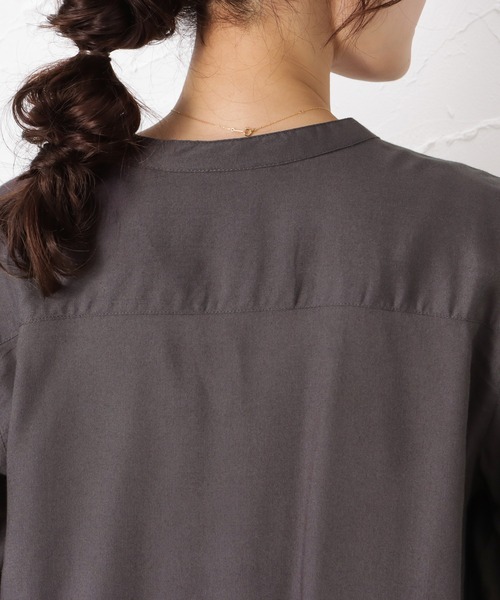 NAVY（ネイビー）の「インドレーヨン 前開きシャツブラウス（シャツ/ブラウス・レディース・カーキ/ホワイト/チャコール・フリー）」の17枚目の写真