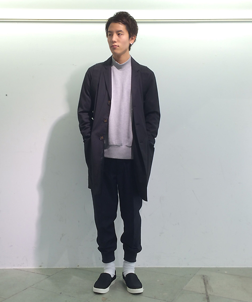 WHO'S WHO gallery（フーズフーギャラリー）の「【GIGGER】ライトチェスターコート（チェスターコート・メンズ・ブラック/グレー・LARGE/MEDIUM）」の2枚目の写真