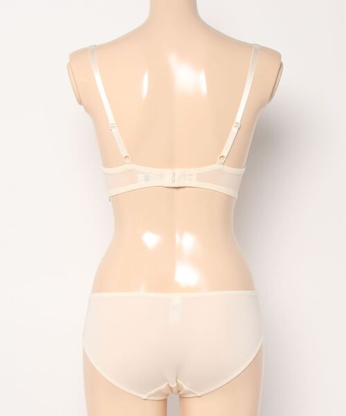 AMOSTYLE BY Triumph(アモスタイルバイトリンプ)の「谷間くっきり ブラ&ショーツセット フラワーチュール【B,C,Dカップ】AMST257 WHU + Mini JX(ブラ&ショーツ・レディース・ホワイト/ピンク/ブルー・B65/B70/C70/D70/B75/C65/C75/D65/D75)」の13枚目の写真