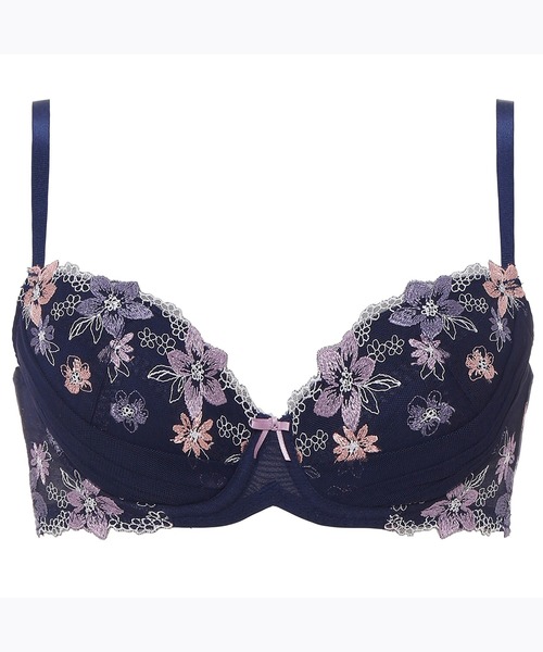 AMOSTYLE BY Triumph(アモスタイルバイトリンプ)の「谷間くっきり ブラ&ショーツセット フラワーチュール【B,C,Dカップ】AMST257 WHU + Mini JX(ブラ&ショーツ・レディース・ホワイト/ピンク/ブルー・B65/B70/C70/D70/B75/C65/C75/D65/D75)」の2枚目の写真