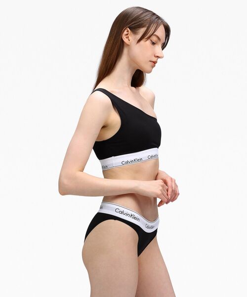   ワンショルダーブラレット　ジェニー着用　上下セット Calvin Klein（カルバン・クライン）の「ワンショルダーブラ