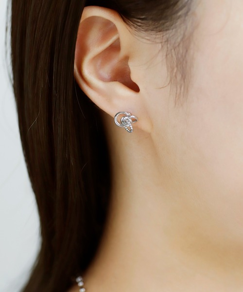 ANEMONE(アネモネ)の「重なりサークルピアス(ピアス(両耳用)・レディース・ゴールド/シルバー・FREE)」の2枚目の写真