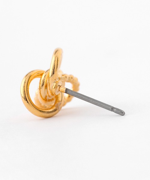 ANEMONE(アネモネ)の「重なりサークルピアス(ピアス(両耳用)・レディース・ゴールド/シルバー・FREE)」の3枚目の写真