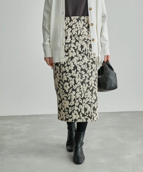 ROPE' PICNIC（ロペピクニック）の「フラワージャガードスリムスカート（スカート・レディース・ベージュ/パープル・38/36）」の2枚目の写真