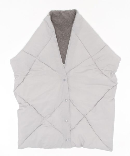 AVALON(U.Q)（アバロン）の「ポリエステルツイル*ボアキルトストール（ストール/ショール・レディース・グレー/ブラック/カーキ・FREE）」の3枚目の写真