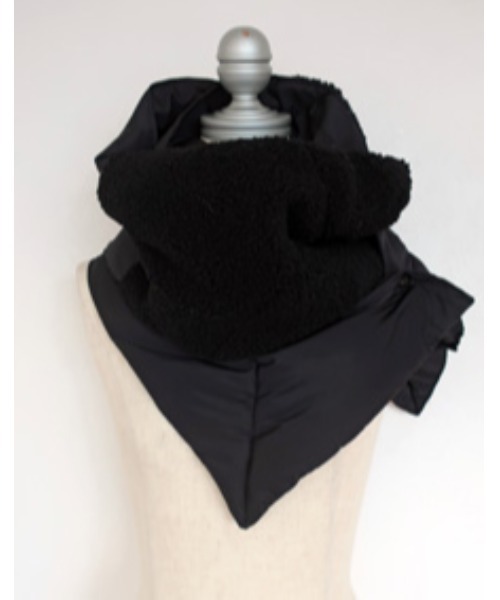 AVALON(U.Q)（アバロン）の「ポリエステルツイル*ボアキルトストール（ストール/ショール・レディース・グレー/ブラック/カーキ・FREE）」の5枚目の写真