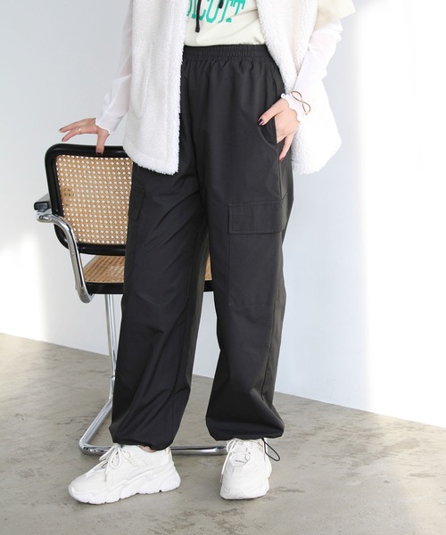 GeeRA(ジーラ)の「裾ドロストカーゴパンツ(カーゴパンツ・レディース・ピンク/ブラック/カーキ・LARGE/MEDIUM/SMALL)」の1枚目の写真