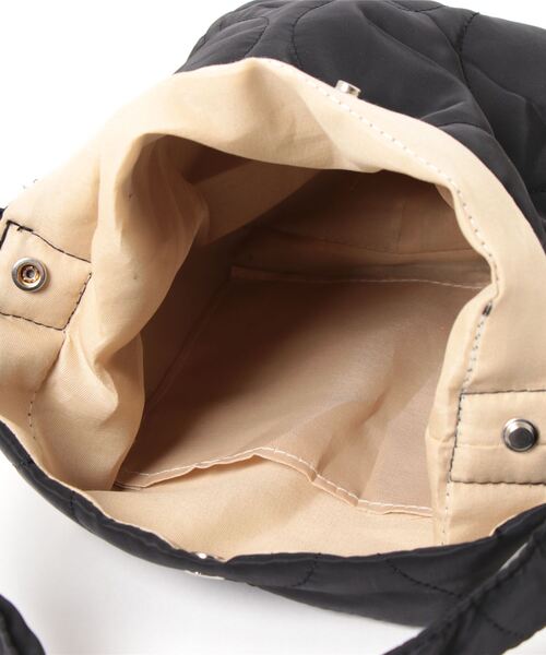 aimoha（アイモハ）の「２WAY　キルト　バケツバッグ（ハンドバッグ・レディース・ホワイト/ピンク/ブラック・FREE）」の7枚目の写真