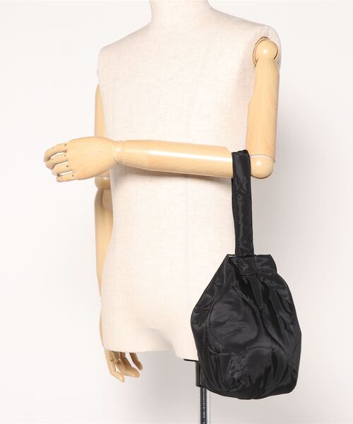 aimoha（アイモハ）の「２WAY　キルト　バケツバッグ（ハンドバッグ・レディース・ホワイト/ピンク/ブラック・FREE）」の8枚目の写真