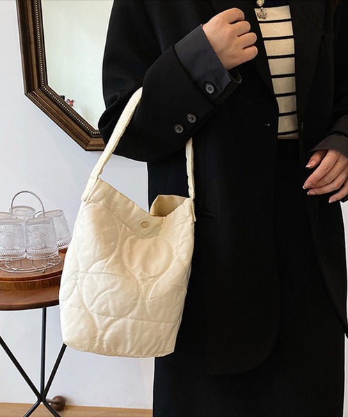 aimoha（アイモハ）の「２WAY　キルト　バケツバッグ（ハンドバッグ・レディース・ホワイト/ピンク/ブラック・FREE）」の2枚目の写真