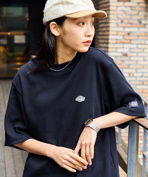 Dickies(ディッキーズ)の「Dickies/ディッキーズ ロゴ刺繍クルーネックワッフル半袖Tシャツ(Tシャツ/カットソー・メンズ・ベージュ/オフホワイト/スミクロ/ネイビー・XL/M/L)」の4枚目の写真