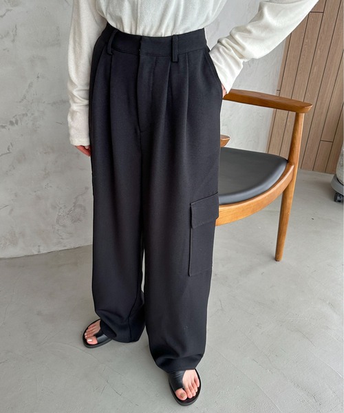 feepur（フェピュール）の「ツータックワイドカーゴパンツ（カーゴパンツ・レディース・アイボリー/ブラック/オリーブ・MEDIUM/SMALL）」の3枚目の写真