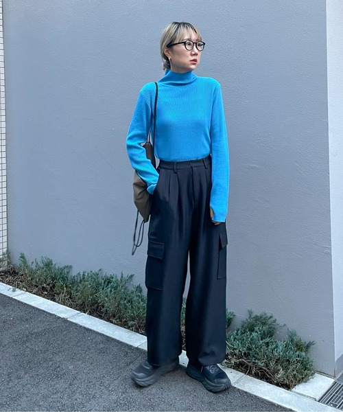 feepur（フェピュール）の「ツータックワイドカーゴパンツ（カーゴパンツ・レディース・アイボリー/ブラック/オリーブ・MEDIUM/SMALL）」の5枚目の写真